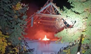 У Нікополі горів приватний будинок, пошкоджено АЗС, є загиблий на Синельниківщині, пожежі виникли у Павлограді – ворог вночі атакував область з різних видів зброї (фото)