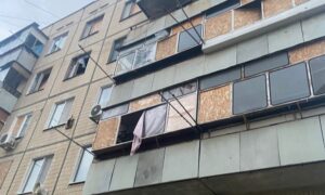 На Нікопольщині важко поранено чоловіка, побиті АЗС, будинки, торгівельний павільйон, на Синельниківщині понівечено 8 будинків, виникла пожежа (фото)