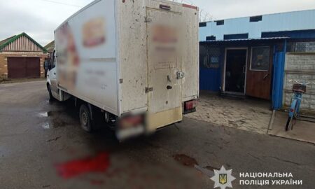 Водій розвантажував продукти, коли прилетів ворожий дрон: про наслідки ударів по Нікопольщині і Синельниківщині розповіли у поліції (фото)