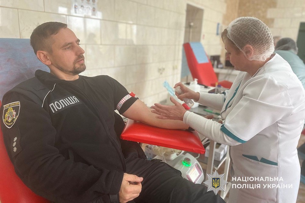 У Нікополі поліцейські приєдналися до доброї справи — здали кров заради життя інших