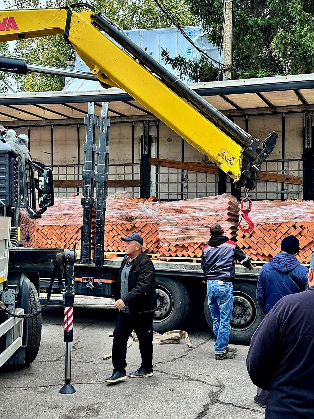 Відремонтують будівлю водоканалу і адмінбудівлю: Марганець отримав гуманітарну допомогу (фото)