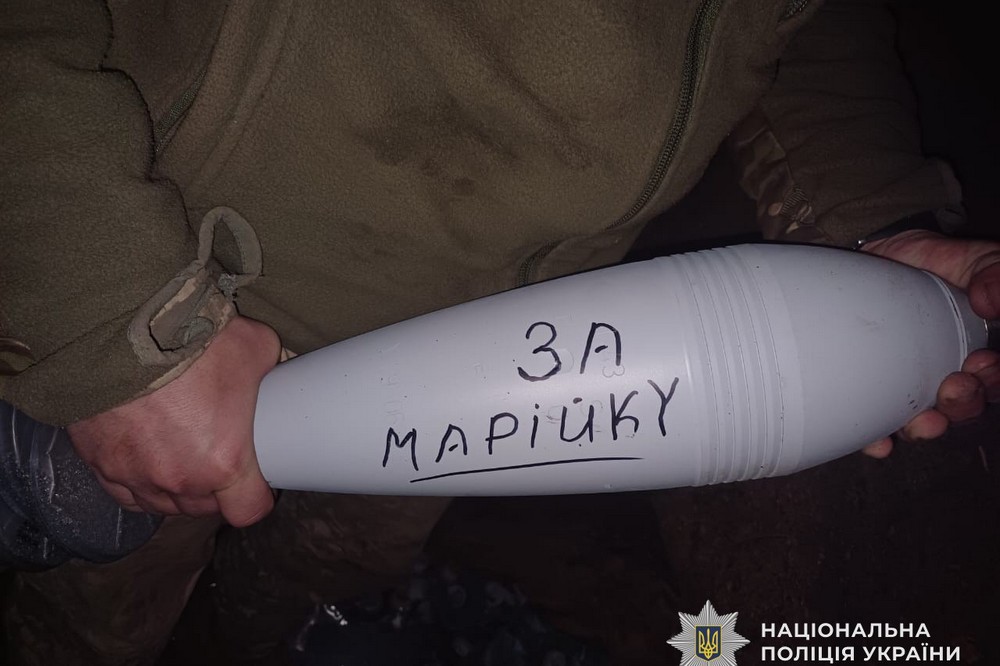 5-річна дівчинка на Дніпропетровщині втратила бабусю і ніжку через ворожу атаку: її у лікарні відвідав начальник обласної поліції 5-річна дівчинка на Дніпропетровщині втратила бабусю і ніжку через ворожу атаку: її у лікарні відвідав начальник обласної поліції