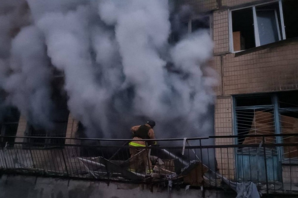 У Нікополі горіла гімназія, у Павлограді поранено чоловіка, на Синельниківщині понівечено інфраструктуру – вночі ворог продовжував обстрілювати Дніпропетровщину 1 У Нікополі горіла гімназія, у Павлограді поранено чоловіка, на Синельниківщині понівечено інфраструктуру – вночі ворог продовжував обстрілювати Дніпропетровщину