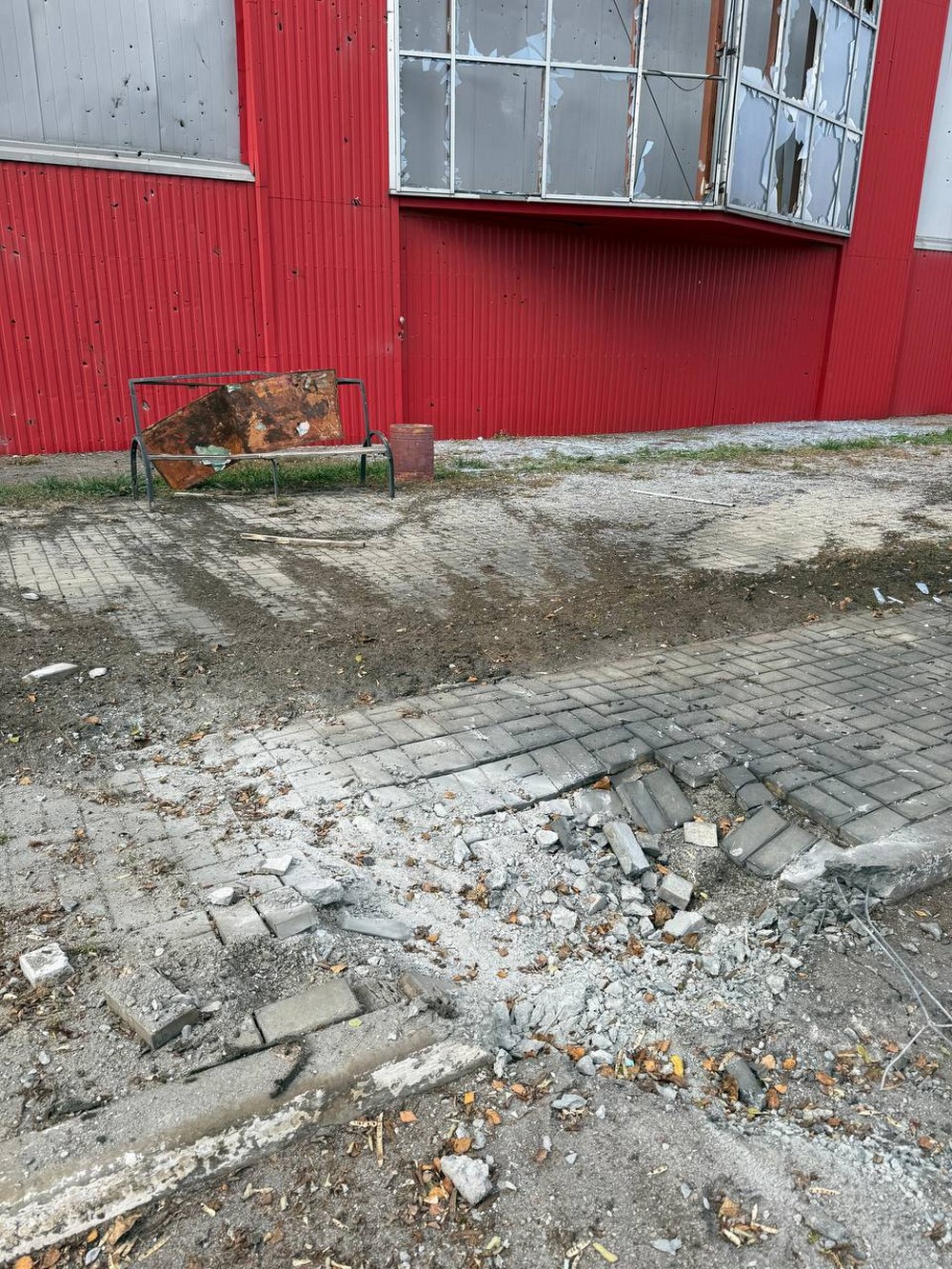 photo 2025 11 17 13 12 08 (2) Поруч загинули люди: ворог обстріляв центральний храм ПЦУ у Нікополі (фото, відео)