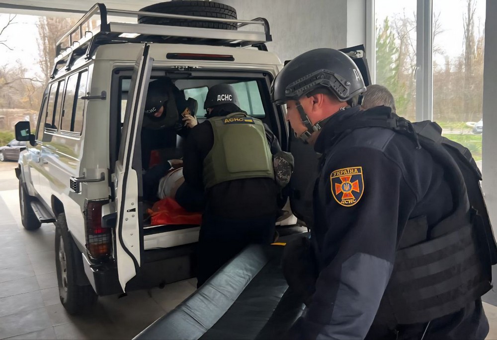 photo 2025 11 17 13 18 15 (2) Ворог вдарив по центру Нікополя: є жертви і поранені (фото)