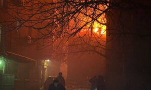 Масована атака на область і обстріли Нікопольщини: є поранені, горіла будівля медіа, сталося багато пожеж (фото, відео)