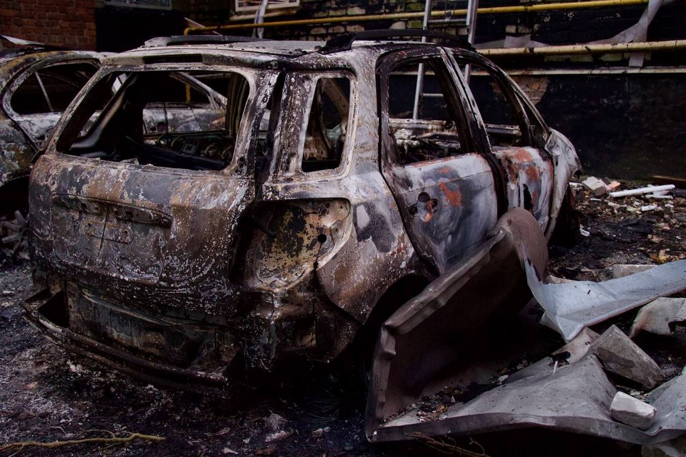 Масована повітряна атака на область і обстріли Нікопольщини: є поранені, горіла будівля медіа, сталося багато пожеж (фото, відео)