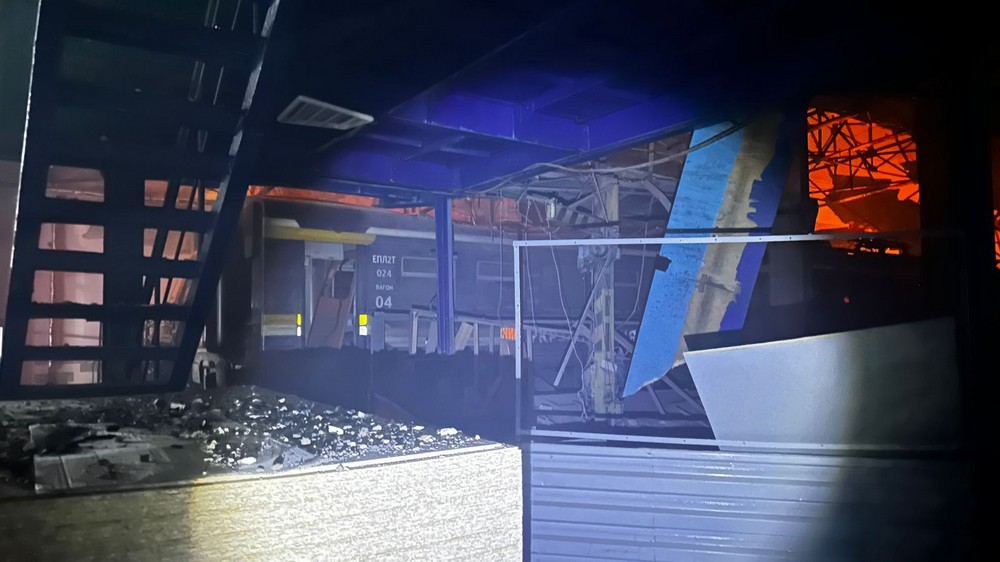 Критично уражено приміське депо і пошкоджено вокзал у Дніпрі внаслідок нічної атаки