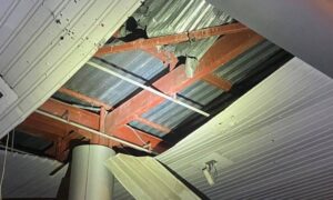 Ворог атакував Нікопольщину вночі – пошкоджена АЗС, на Синельниківщині зруйнована адмінбудівля