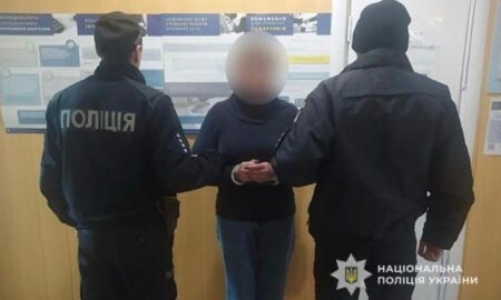 На Дніпропетровщині у навчальному закладі працівниця підрізала колегу