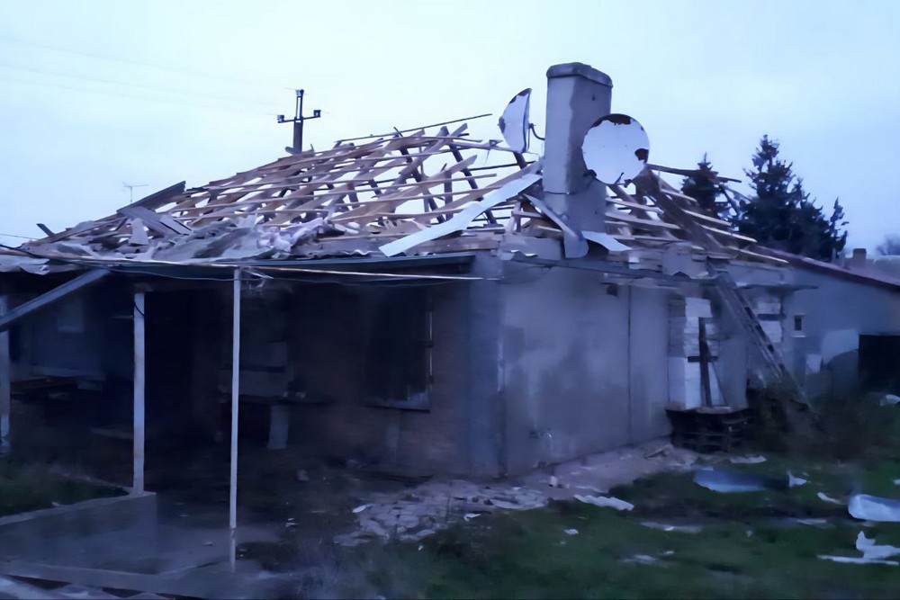 Ворог накрив Нікопольщину «Градом», масовано атакував область БпЛА і скидав КАБи – троє поранених, загинули свійські тварини 1 Ворог накрив Нікопольщину «Градом», масовано атакував область БпЛА і скадав КАБи – троє поранених, загинули свійські тварини