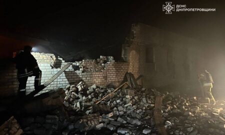 Удар по складу з продуктами, поранені люди і загиблі тварини: ДСНС про нічні атаки на Дніпропетровщину