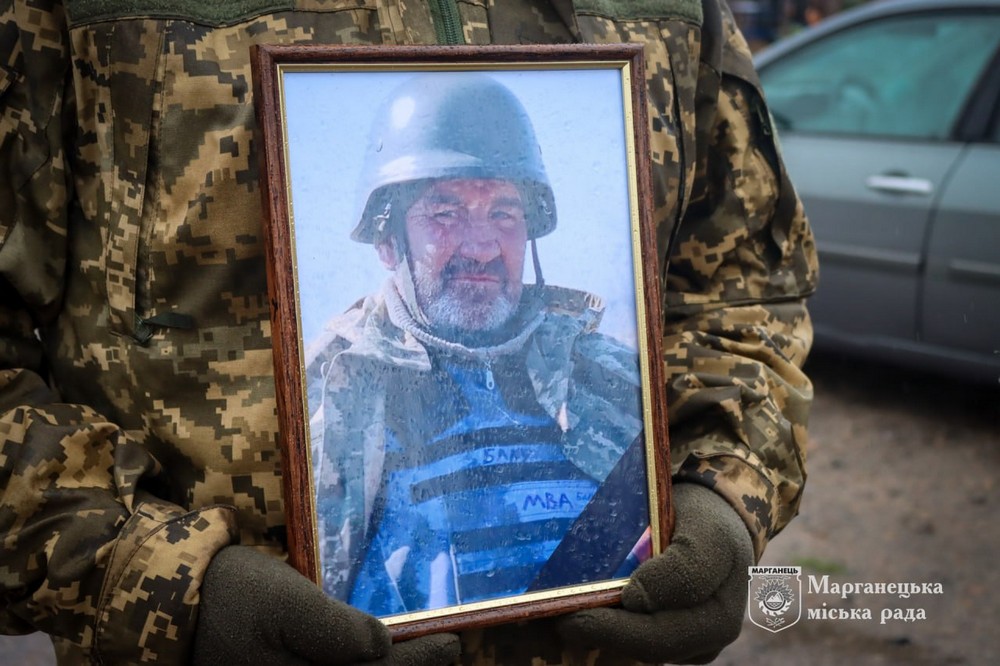 на Нікопольщині сьогодні провели в останню путь полеглого Захисника 