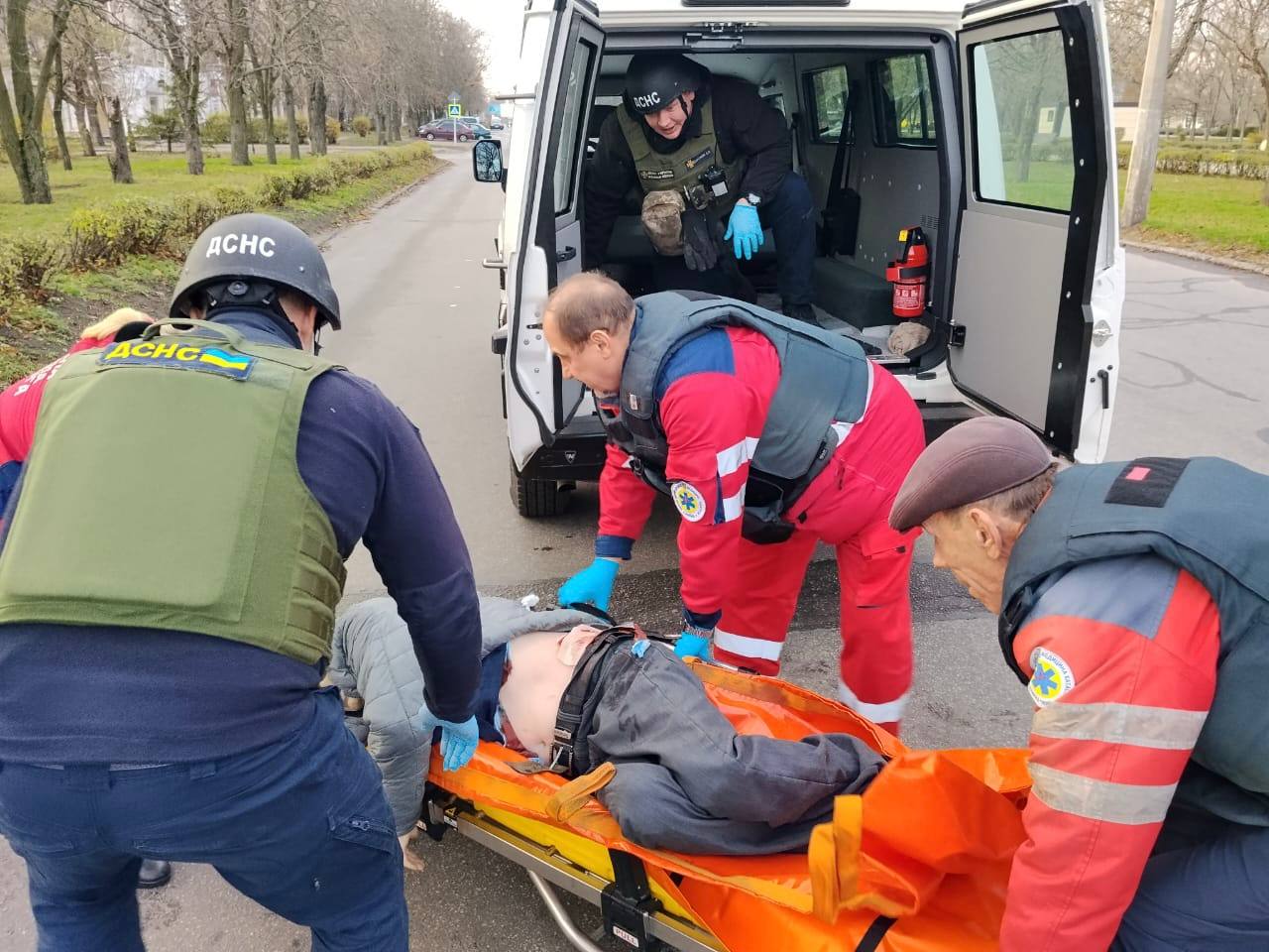 2 загиблих і 5 поранених у Нікополі і районі, ворог також бив по Криворіжжю і Павлоградщині, багато руйнувань (фото)
