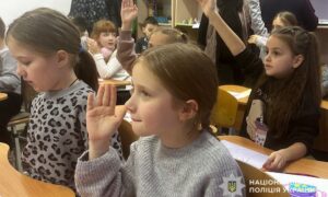 У Нікополі поліцейські провели пізнавальне заняття для школярів (фото)