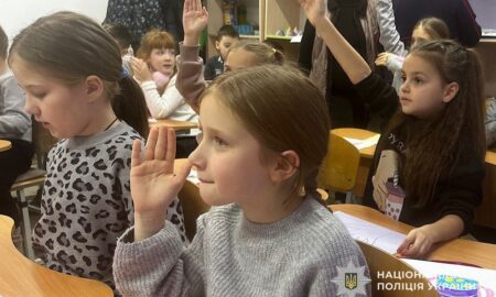 У Нікополі поліцейські провели пізнавальне заняття для школярів (фото)