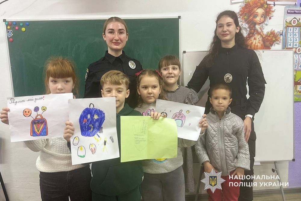 photo 2025 11 22 16 34 55 (5) У Нікополі поліцейські провели пізнавальне заняття для школярів: фото