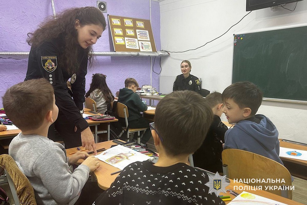 photo 2025 11 22 16 34 55 (6) У Нікополі поліцейські провели пізнавальне заняття для школярів: фото