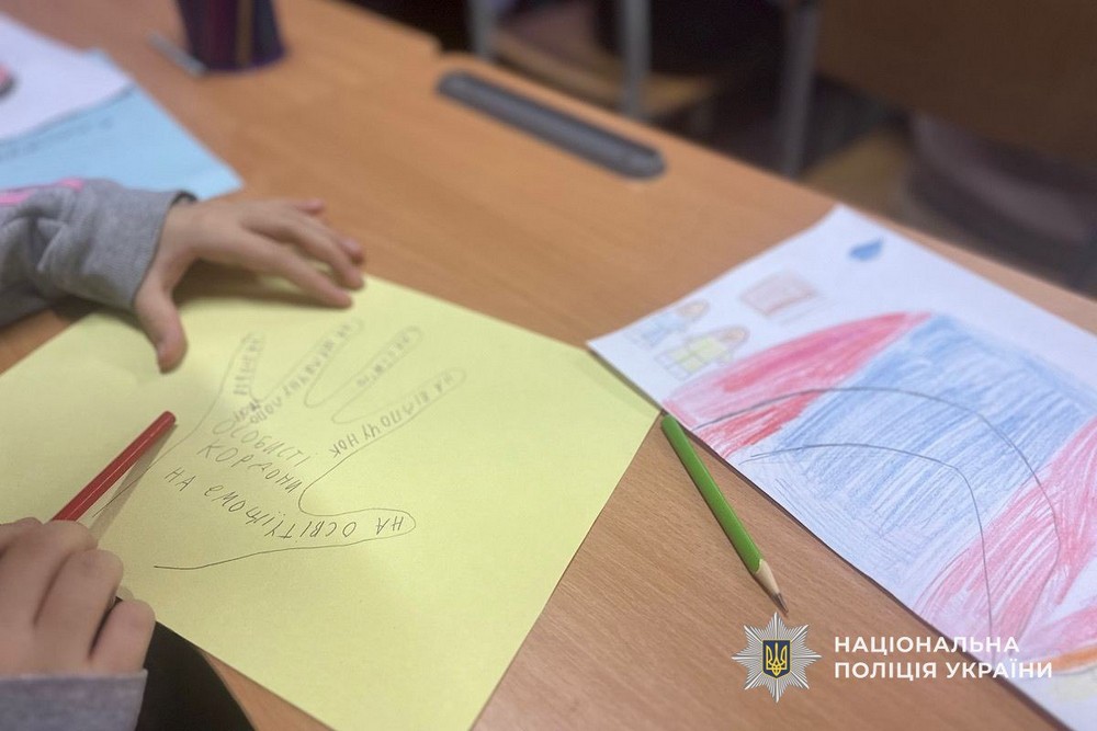 photo 2025 11 22 16 34 55 У Нікополі поліцейські провели пізнавальне заняття для школярів: фото