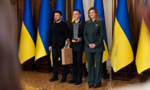 Рятував земляків під обстрілами: 16-річний мешканець Нікопольщини отримав відзнаки "Майбутнє України" і "Діти Герої"