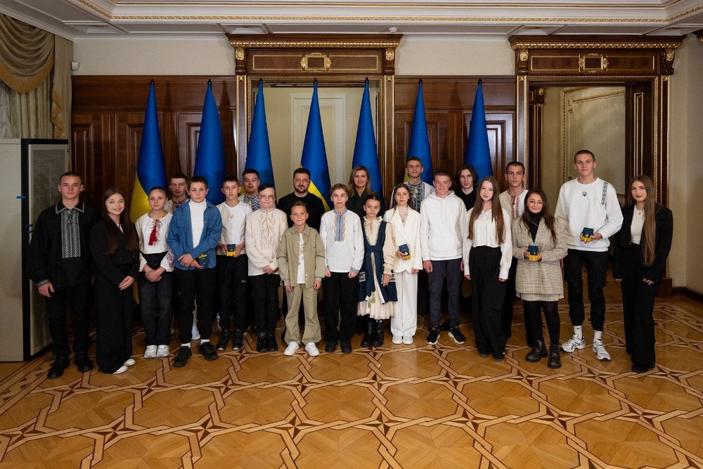 Рятував земляків під обстрілами: 16-річний мешканець Нікопольщини отримав відзнаки 