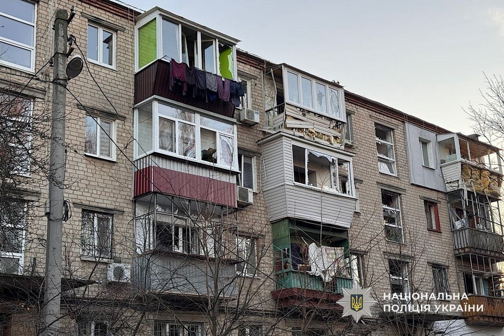 І знову близько 100 ударів по Нікопольщині, також потерпали Дніпро, Синельниківщина, Криворіжжя і Самарівський райони, є поранені і багато руйнувань – поліція (фото) І знову близько 100 ударів по Нікопольщині, також потерпали Дніпро, Синельниківщина, Криворіжжя і Самарівський райони, є поранені і багато руйнувань – поліція (фото)