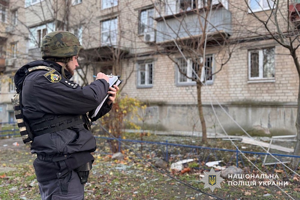І знову близько 100 ударів по Нікопольщині, також потерпали Дніпро, Синельниківщина, Криворіжжя і Самарівський райони, є поранені і багато руйнувань – поліція (фото) І знову близько 100 ударів по Нікопольщині, також потерпали Дніпро, Синельниківщина, Криворіжжя і Самарівський райони, є поранені і багато руйнувань – поліція (фото)