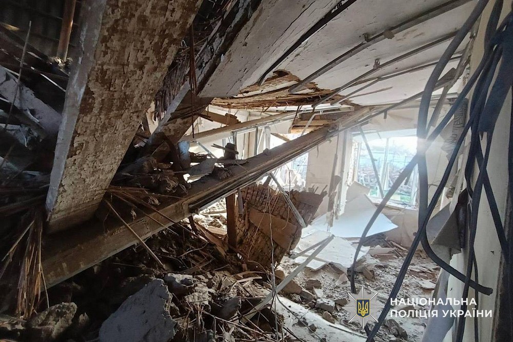 І знову близько 100 ударів по Нікопольщині, також потерпали Дніпро, Синельниківщина, Криворіжжя і Самарівський райони, є поранені і багато руйнувань – поліція (фото) І знову близько 100 ударів по Нікопольщині, також потерпали Дніпро, Синельниківщина, Криворіжжя і Самарівський райони, є поранені і багато руйнувань – поліція (фото)