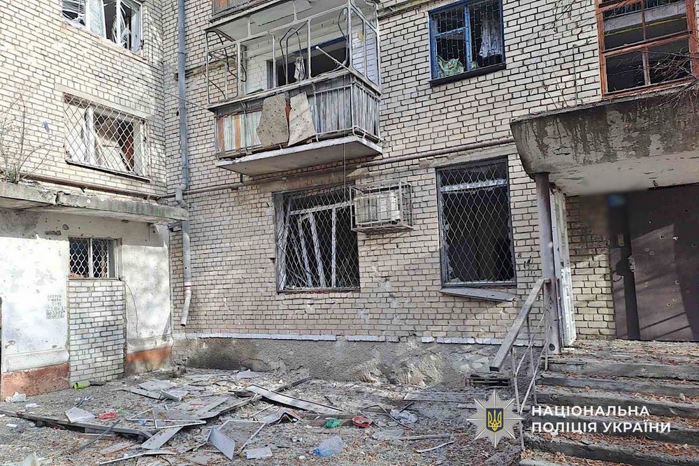 І знову близько 100 ударів по Нікопольщині, також потерпали Дніпро, Синельниківщина, Криворіжжя і Самарівський райони, є поранені і багато руйнувань – поліція (фото) І знову близько 100 ударів по Нікопольщині, також потерпали Дніпро, Синельниківщина, Криворіжжя і Самарівський райони, є поранені і багато руйнувань – поліція (фото)