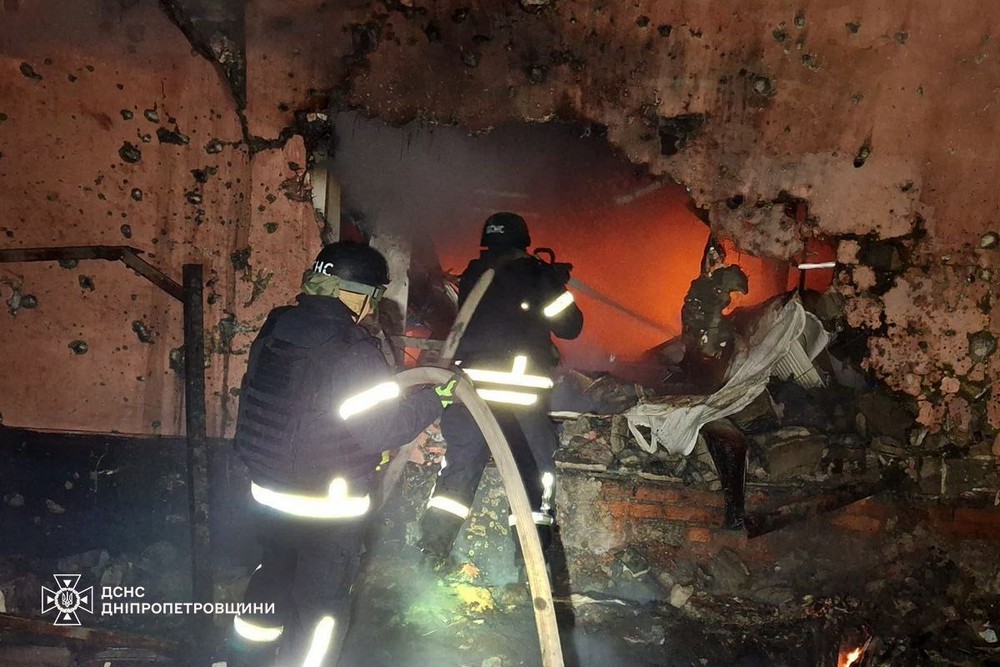 Ворог обстрілював Нікополь і Синельниківщину вночі: є поранені і руйнування