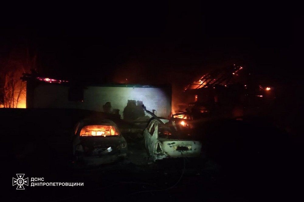 Ворог обстрілював Нікополь і Синельниківщину вночі: є поранені і руйнування