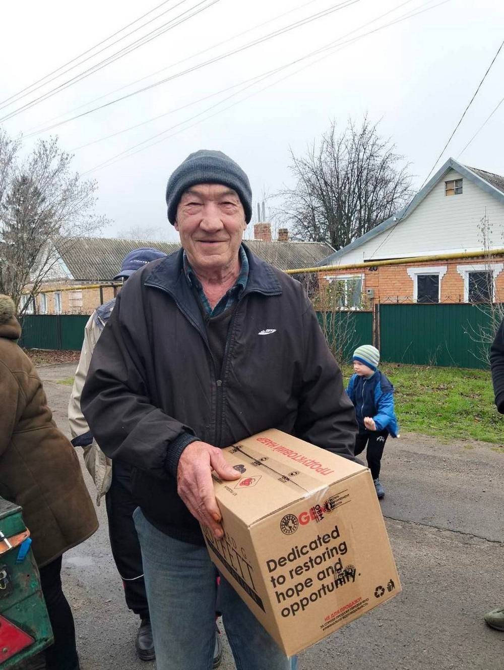 Мешканцям Марганецької громади роздали 1530 продуктових наборів на цьому тижні (фото)