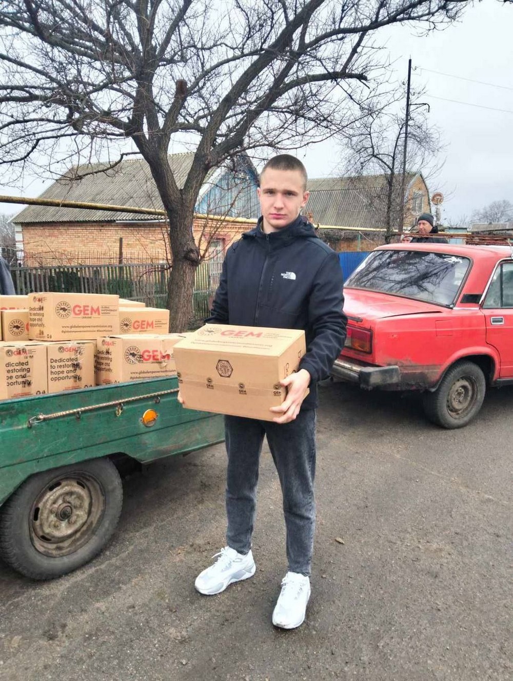 Мешканцям Марганецької громади роздали 1530 продуктових наборів на цьому тижні (фото)