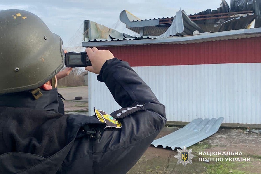 Понад 70 ударів по Нікопольщині, жертви на Синельниківщині, атака на АЗС у Криворізькому районі – терор на Дніпропетровщині триває (фото)