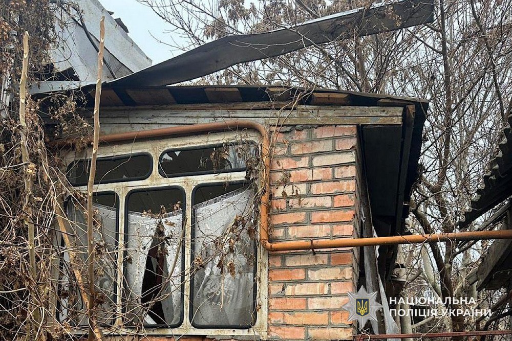 Понад 70 ударів по Нікопольщині, жертви на Синельниківщині, атака на АЗС у Криворізькому районі – терор на Дніпропетровщині триває (фото)