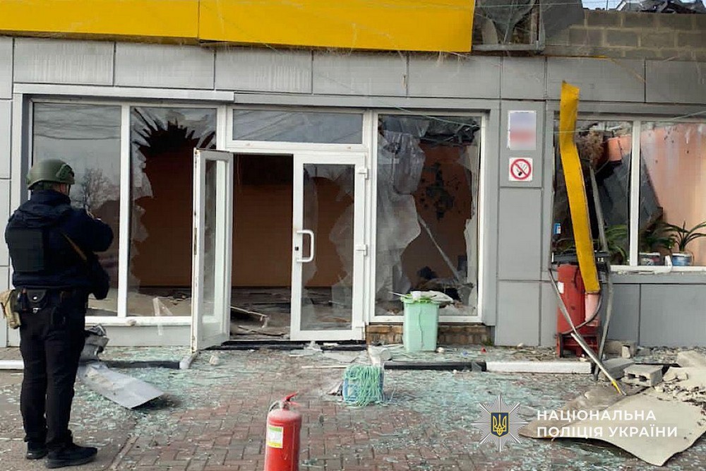 Понад 70 ударів по Нікопольщині, жертви на Синельниківщині, атака на АЗС у Криворізькому районі – терор на Дніпропетровщині триває (фото)