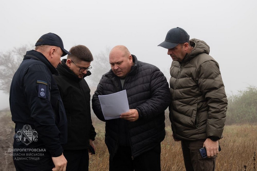 Триває будівництво фортифікацій на Дніпропетровщині: фото Триває будівництво фортифікацій на Дніпропетровщині: фото