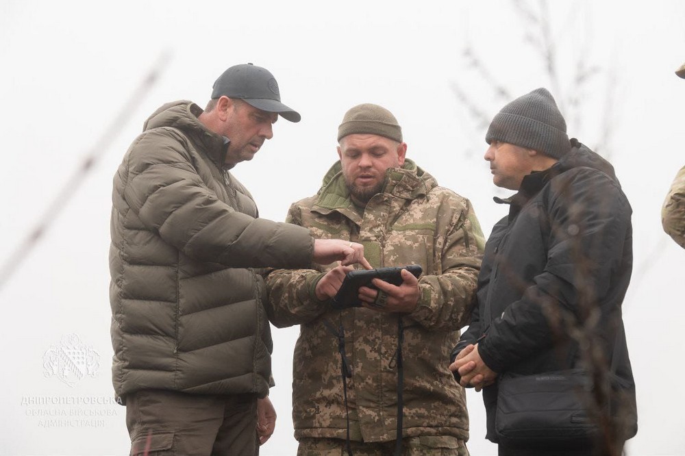 Триває будівництво фортифікацій на Дніпропетровщині: фото Триває будівництво фортифікацій на Дніпропетровщині: фото