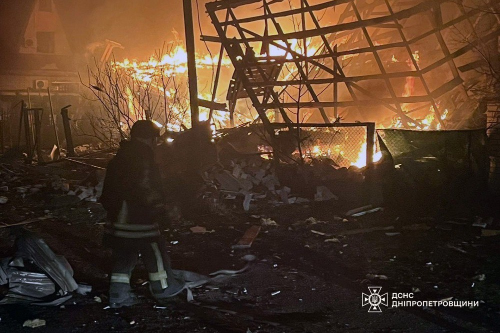 Під ударом 4 райони: наслідки обстрілів Дніпропетровщини показали у ДСНС (фото)