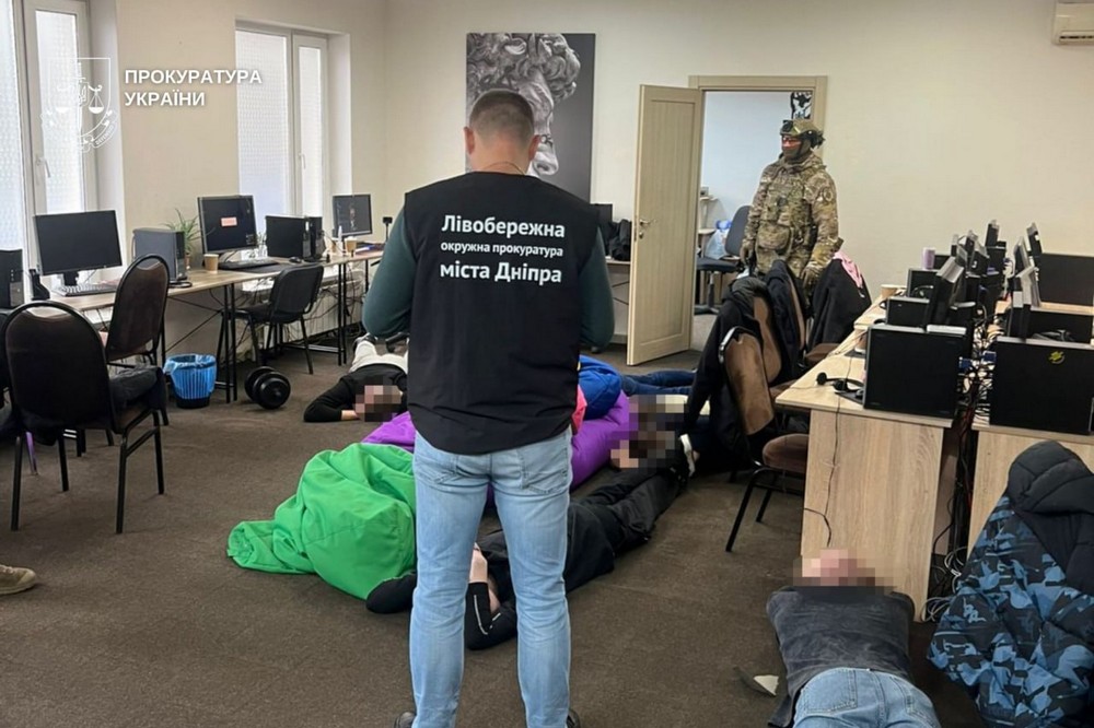у Дніпрі припинено діяльність шахрайських кол центрів (фото) у Дніпрі припинено діяльність шахрайських кол центрів (фото)