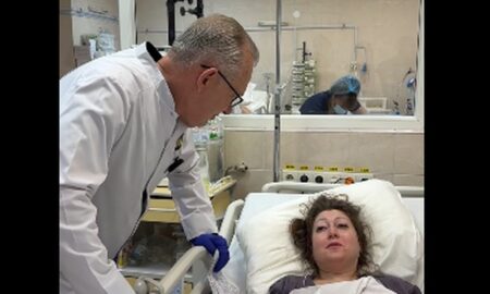 у Дніпрі рятують працівницю АТБ, в чий будинок влучив ворожий