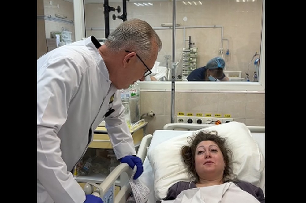 у Дніпрі рятують працівницю АТБ, в чий будинок влучив ворожий