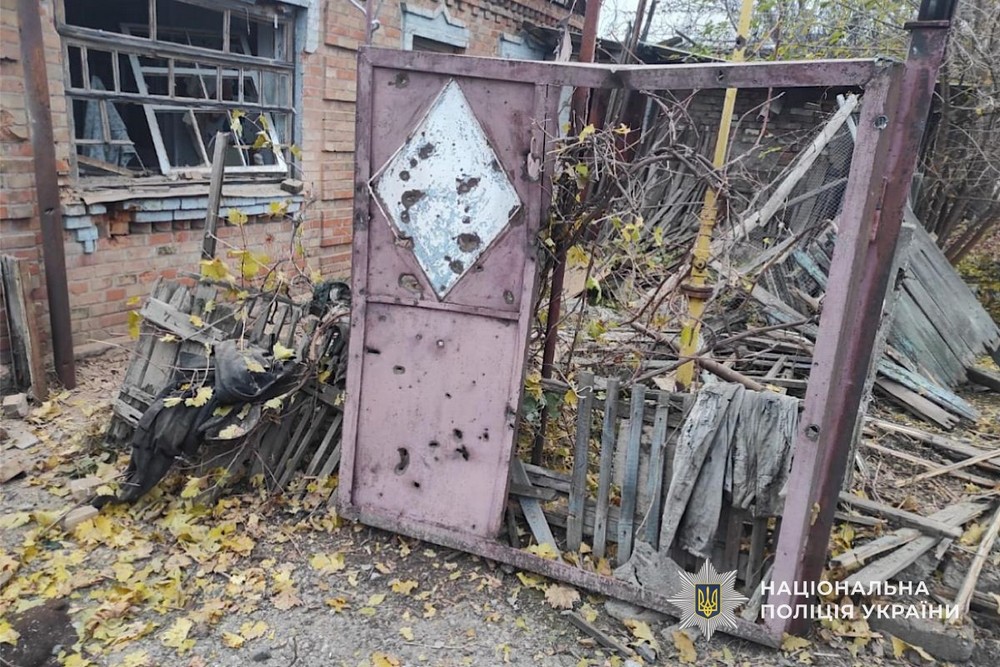 На Нікопольщині атаковані АЗС, підприємство і понад 10 будинків, на Синельниківщині вбито чоловіка, під ударом був і Павлоград – поліція показала фото