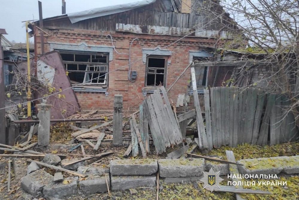 На Нікопольщині атаковані АЗС, підприємство і понад 10 будинків, на Синельниківщині вбито чоловіка, під ударом був і Павлоград – поліція показала фото