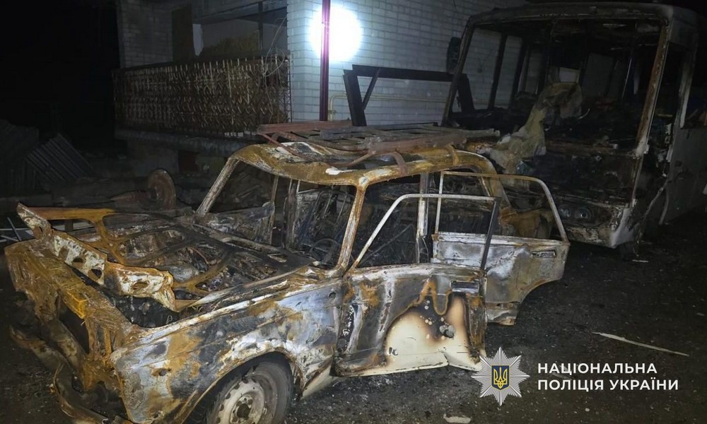 У Нікополі влучання у дах багатоповерхівки, поранено людей у Синельниківському і Самарівською районах, під ударом був і Павлоградський район – поліція (фото)