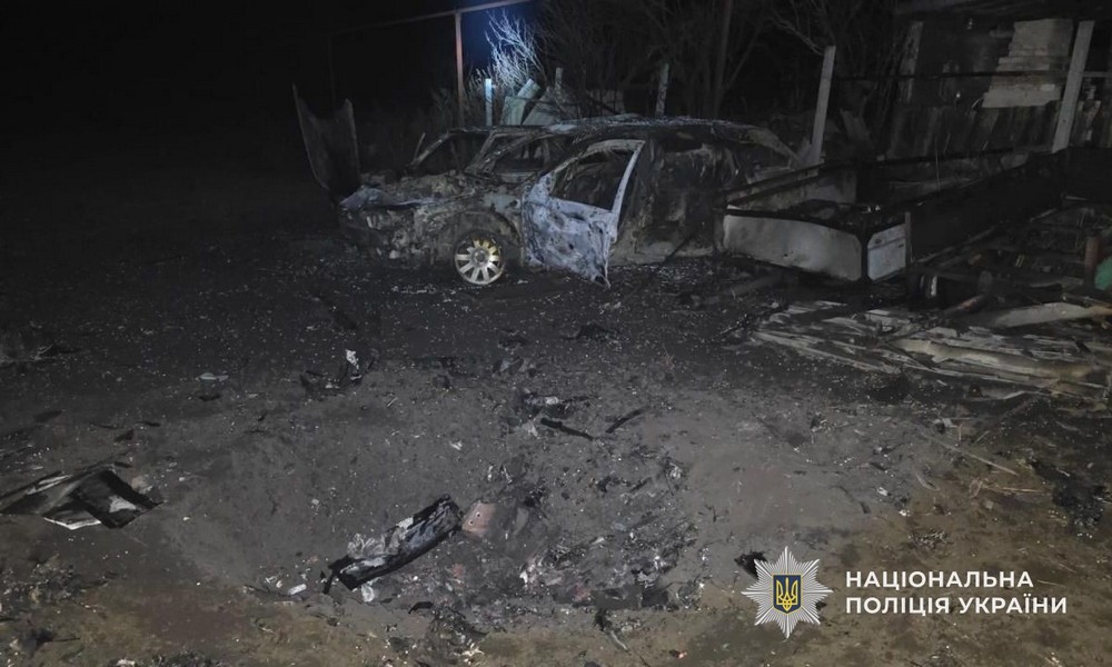 У Нікополі влучання у дах багатоповерхівки, поранено людей у Синельниківському і Самарівською районах, під ударом був і Павлоградський район – поліція (фото)