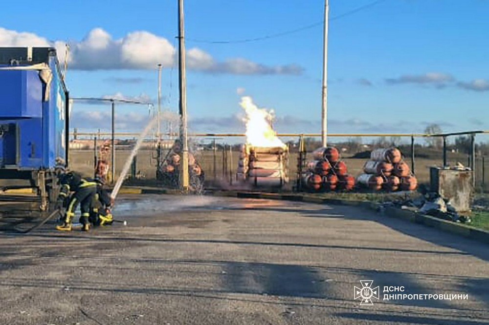 ворог атакував Нікополь і область 25 листопада (фото)