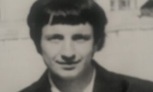 Був душею компанії, працював у кінотеатрі, грав у ВІА… Про вбитого на вулиці у Нікополі чоловіка розповіли однокласники