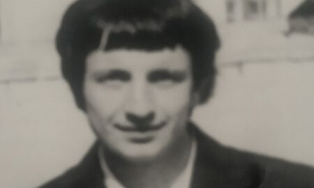 Був душею компанії, працював у кінотеатрі, грав у ВІА… Про вбитого на вулиці у Нікополі чоловіка розповіли однокласники