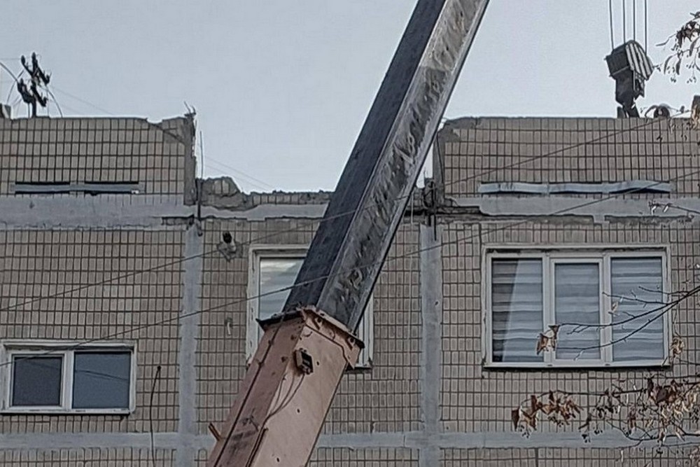 Сьогодні в роботі близько двох десятків будинків: у Нікополі продовжують відновлювати побите житло (фото) 1 Сьогодні в роботі близько двох десятків будинків: у Нікополі продовжують відновлювати побите житло (фото)